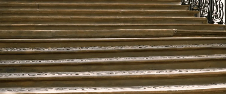 Rampe escalier fer forgé extérieur : élégance et sécurité pour vos accès